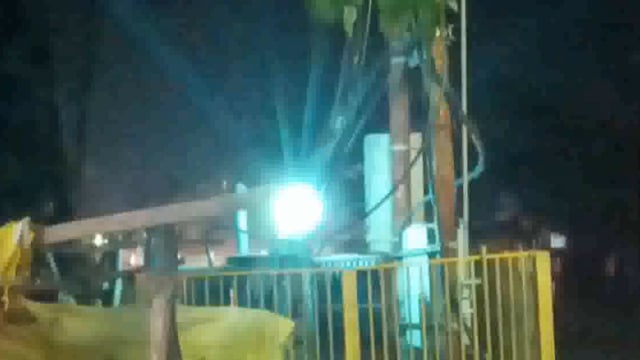 नौगढ़ तहसील क्षेत्र के विजयनगर मोहल्ले के पास ट्रांसफार्मर में लगी आग 