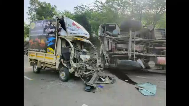 विभुतवाडी जवळ वळण रस्त्यावर झालेल्या अपघातात  दोघांचा मृत्यू 
छोटा हत्ती व बोरवेल वाहतूक करणाऱ्या ट्रकची समोरासमोर धडक

