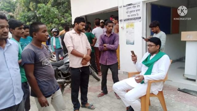 सैदनपुर ओम किसान सेवा केंद्र पैट्रोल पंप पर मिलावटी का तेल बेचने से कई गाड़ियां हुई खराब ग्राहकों ने किया जमकर हंगामा 