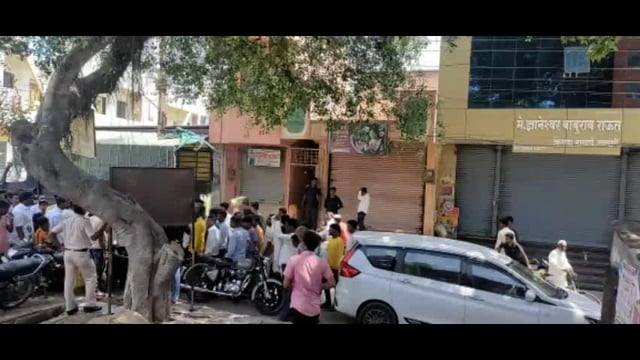 करगणी मध्ये अज्ञातांकडून बॅनर पडल्याने तणावाचे वातावरण घटनेच्या निषेधार्थ गाव बंद
