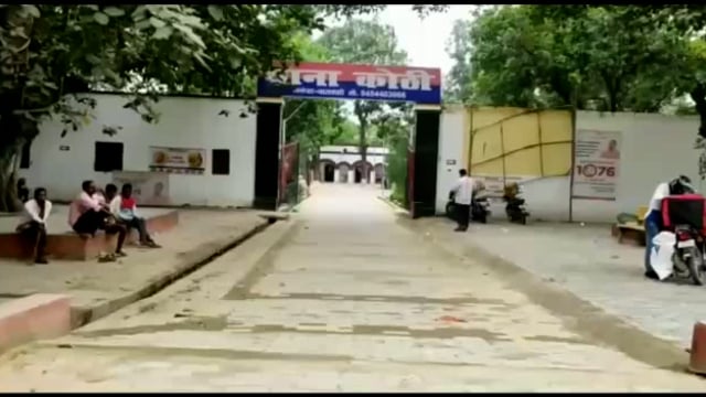 कोठी क्षेत्र के गंगा देवी लाल बहादुर डिग्री कॉलेज से बाइक की डिक्की तोड़कर मोबाइल चोरी करने वाला चोर चढ़ा पुलिस हत्थे।