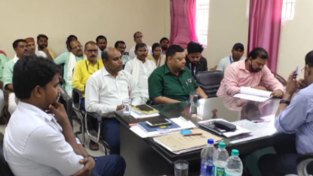 डीडीसी ने सिकंदरा प्रखंड कार्यालय में बैठक विकास कार्यों एवं योजनाओं की समीक्षा