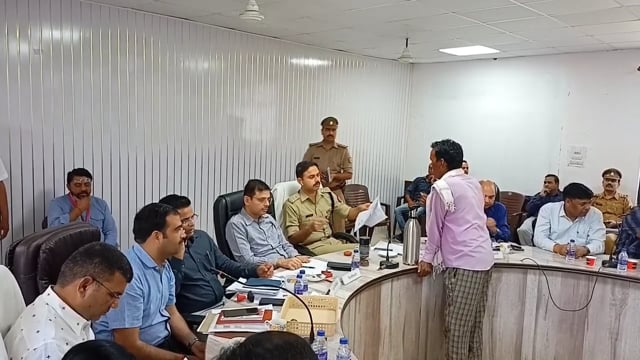 फतेहपुर तहसील सभागार में डीएम व एसपी की अध्यक्षता में तहसील संपूर्ण समाधान दिवस का हुआ आयोजन 