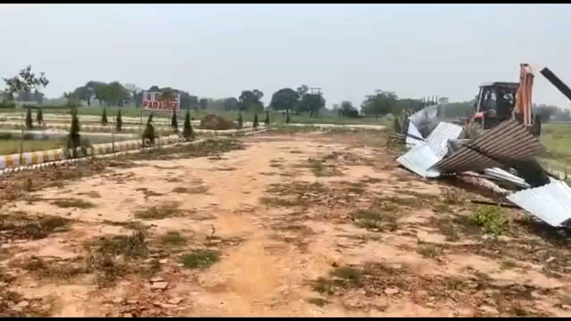 असैनिक गांव में अवैध प्लाटिंग पर चला बाबा का बुलडोजर एसडीएम के निर्देश पर बिना लेआउट पास प्लॉटिंग को कराया गया ध्वस्त 