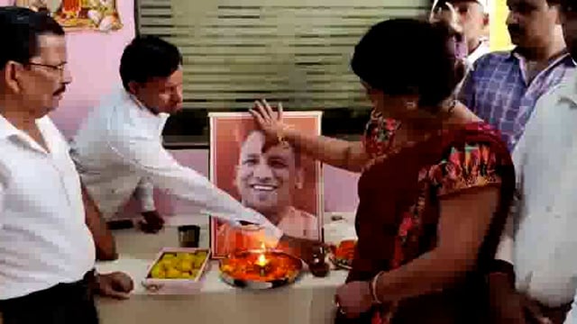 भाजपा कार्यकर्ताओं ने हर्षोल्लास के साथ मनाया मुख्यमंत्री योगी आदित्यनाथ जी का जन्मदिन बांटी मिठाईयां