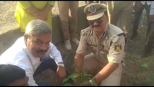 धनुऊ पुर गांव में विश्व पर्यावरण दिवस के दिन डीआईजी ने किया वृक्षारोपण
