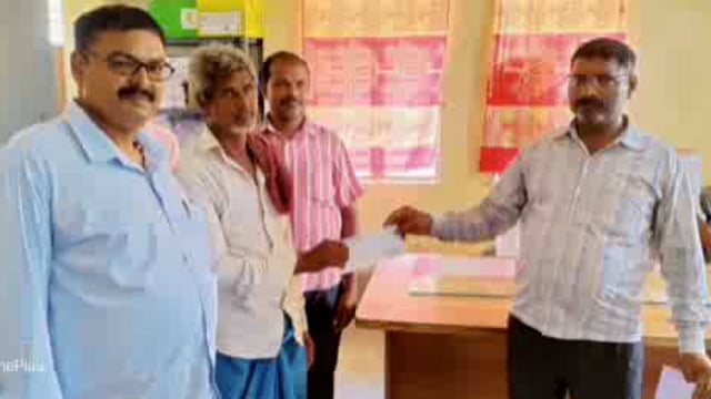 सड़क हादसे में मृत युवक के परिजन को दी गई सहायता राशि