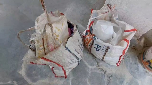 सिरदला पुलिस ने बरदाहा गांव में दो घरों में  छापेमारी कर 24 लीटर महुआ शराब किया बरामद