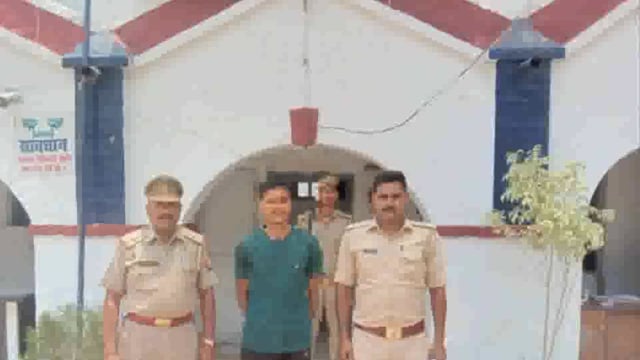 सिद्धार्थनगर के डुमरियागंज थाने में विभिन्न धाराओं में वंचित अभियुक्त को गिरफ्तार कर भेजा गया जेल।