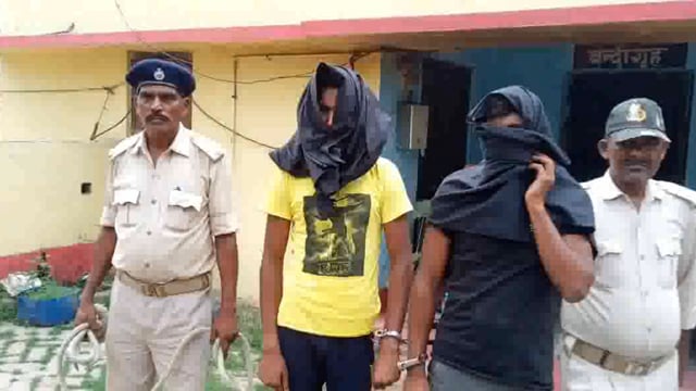 पिकअप छिनतई मामले में पुलिस ने कार्रवाई करते हुए दो को किया गिरफ्तार।