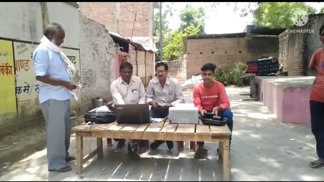 अधिशासी अभियंता विद्युत हर्षित श्रीवास्तव के निर्देश के क्रम में मदारपुर में बिजली बिल जमा करने का लगाया गया कैंप 