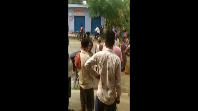 हिलसा के इंदौत गांव के पास ई-रिक्शा और बाइक की टक्कर में एक बच्ची हुई घायल