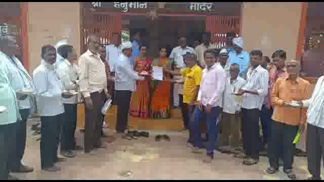 जानापूर येथे शेतकरी विकास पॅनलचा मारोती मंदिरात श्रीफळ फोडून विविध कार्यकारी सोसायटीच्या निवडणूकीच्या प्रचाराला सुरुवात