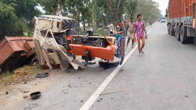 पोठिया थाना क्षेत्र अंतर्गत एनएच 31 ई किसान भवन के पास ट्रैक्टर एवं स्कॉर्पियो की भीषण टक्कर में 2 की मौत 3 घायल।