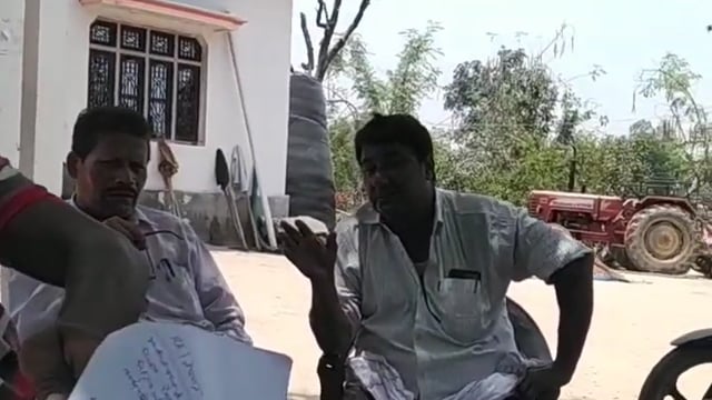 वजीरगंज गोंडा की ग्राम पंचायत चौखट में दो पक्षों की जमीनी विवाद को लेकर अमीरुल हसन व समाजसेवी विद्याधरद्विवेदी ने किया 