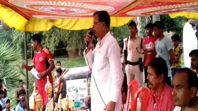 प्रखंड के दाहाविगहा खेल मैदान में आयोजित फुटबॉल टूर्नामेंट में हिलसा ने दाहाविगहा को 9-1 से किया पराजित