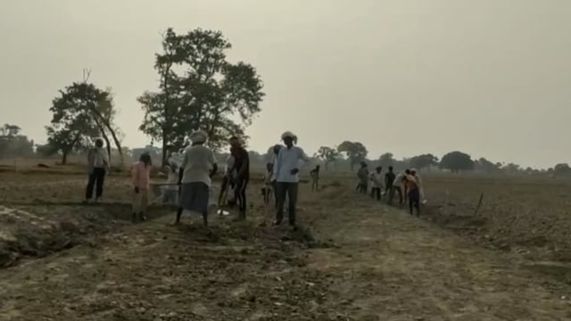 सिद्धार्थनगर मनरेगा में काम करते नाबालिक बच्चे विडियो सोशल मीडिया पर वायरल 