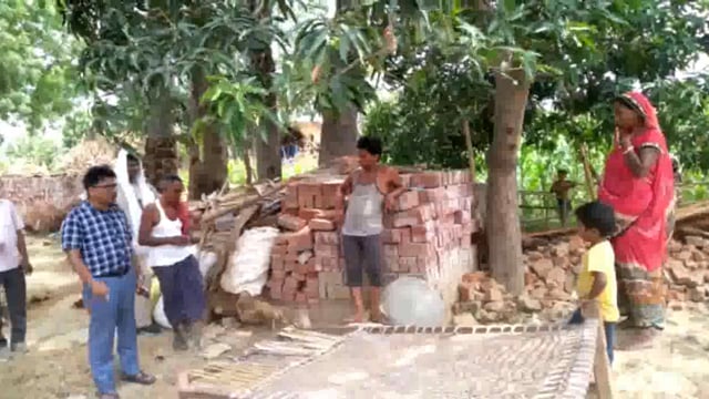 बीडीओ ने किया आवास योजना का निरीक्षण