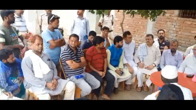 आजमनगर नयाटोला पस्तिया स्थित पीड़ित परिवार से मिले राज्यसभा सांसद डॉ अहमद अशफाक करीम, दिया संतावना