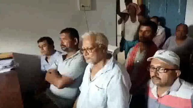 ई किसान भवन में प्रखंड कृषि पदाधिकारी ने खाद विक्रेताओं के साथ की बैठक