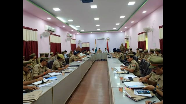 पुलिस लाइन मे डीएम एसपी ने अपराध गोष्ठी सैनिक सम्मेलन कर संबंधित को दिए आवश्यक दिशा निर्देश