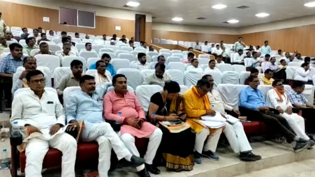 जिला विकास समन्वय निगरानी समिति की बैठक - सांसद जगदम्बिका पाल 