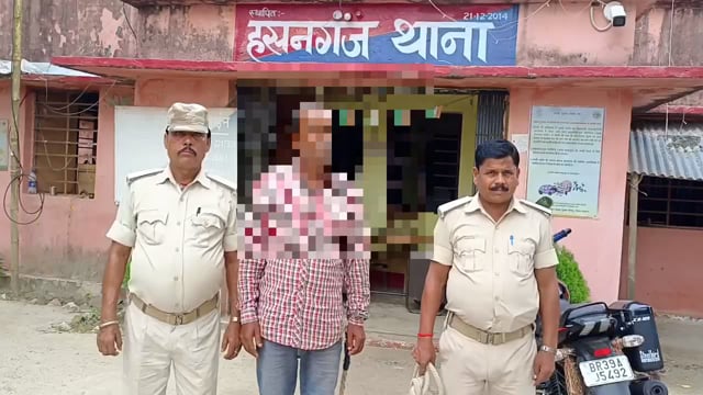 लखनपुर गांव के पक्की सड़कों पर एक व्यक्ति को शराब के नशे में हो हंगामा करना पड़ा महंगा, पुलिस ने गिरफ्तार कर भेजा जेल