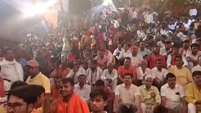 राप्ती नदी के तट पर गंगा आरती का आयोजन - पुर्व विधायक राघवेन्द्र प्रताप सिंह 