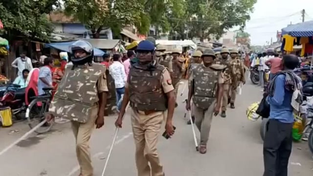 अलीगढहवा में सुरक्षा व्यवस्था को लेकर किया गया पैदल मार्च 