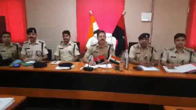 समाहरणालय स्थित पुलिस सभागार में एसपी ने की मासिक अपराध गोष्ठी,दिया कई आवश्यक निर्देश