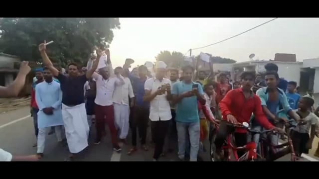 दौना गांव के लोगों द्वारा भाजपा के पूर्व राष्ट्रीय प्रवक्ता नूपुर शर्मा के विवादित बयान को लेकर विरोध जुलूस निकाला गया