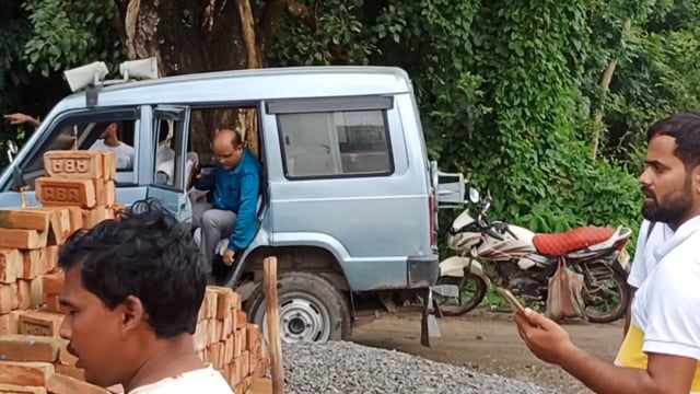 कदवा कुम्हड़ी जिला पदाधिकारी के आदेश पर कुम्हड़ी पंचायत क्षेत्र के विभिन्न योजनाओं का गठित टीम के द्वारा किया गया जाच