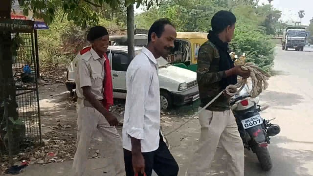 जहानाबाद नगर थाना की पुलिस एरकी गाँव से शराब के नशे में एक वयक्ति को किया गिरफ्तार।