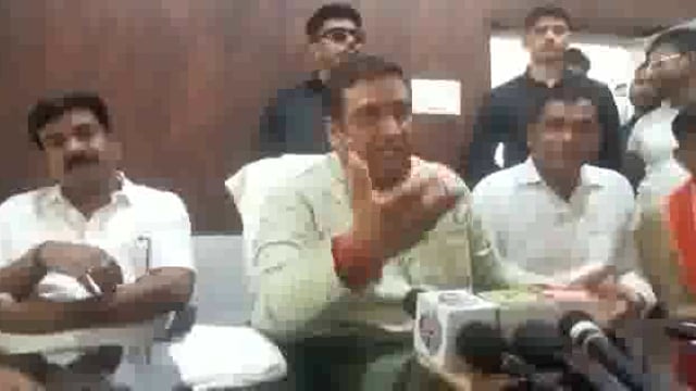 उन्नाव।

विधायक अनिल सिंह का बयान बाबा का बुलडोजर जल्द पुरवा लोट बिछिया में एक सभा को संबोधित करते हुए दिया बयान।#ABVP 