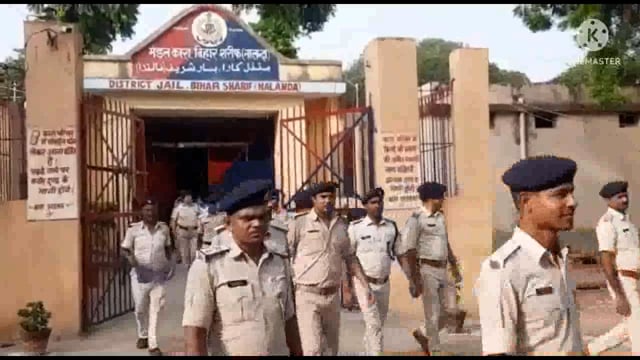 बिहारशरीफ मंडल कारा में डीएम,एसपी,डीएसपी के नेतृत्व में हुई संघन छापेमारी अभियान,दो मोवाईल सेट सिम कार्ड समेत किया जब्त