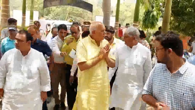 सीतापुर के महमूदाबाद पहुँचे कृषि मंत्री ने बघाइन स्थित प्राथमिक विद्यालय व पंचायत भवन का किया निरीक्षण नहीं मिली कोई कमी