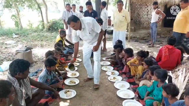 सिरदला में गरीबों को भोजन खिलाकर मनाया गया राजद सुप्रीमो लालू यादव का जन्मदिन