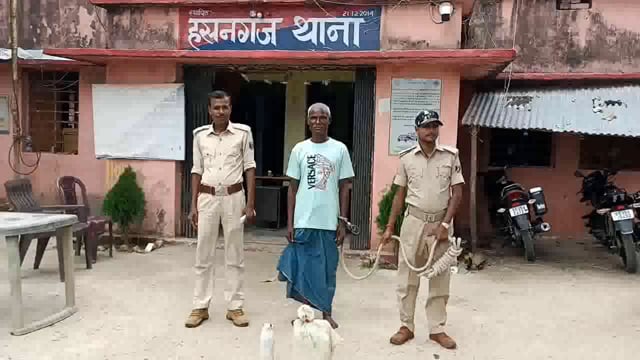 हसनगंज पुलिस ने भर्रा गांव से 5 लीटर देसी शराब के साथ एक शराब विक्रेता को किया गिरफ्तार भेजा जेल