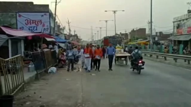 केंद्र सरकार के सफल 8 वर्ष पूर्ण होने पर रेहड़ी पटरी के दुकानदारों से भाजपा नेताओं ने किया जनसंपर्क