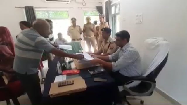 गोंडा डीएम व एसपी ने देखी थाना समाधान दिवस की हकीकत