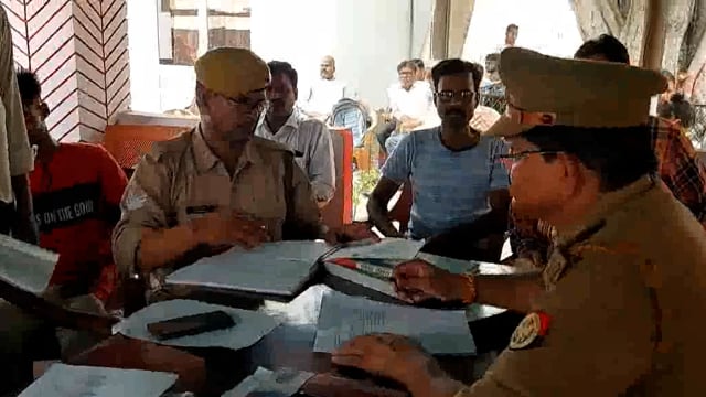 सीतापुर के महमूदाबाद थाना समाधान दिवस में 12 प्रार्थना पत्र आए सभी राजस्व विभाग के सम्बंधित अधिकारीयों को सौपें गए।