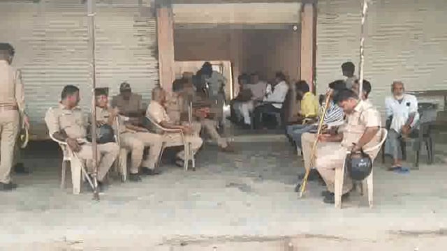 पैग़ामर मोहम्मद साहब पर टिप्पणी के बाद कांग्रेस जिला चेयरमैन की अगुवाई में मुस्लिम समुदाय ने SDM इटवा को  सौंपा ज्ञापन