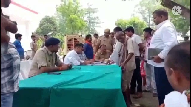 दबंगों ने चक मार्ग पर कब्जा कर दरवाजे पर लगवाया खड़ंजा, पीड़ित ने लगाई न्याय की गुहार।