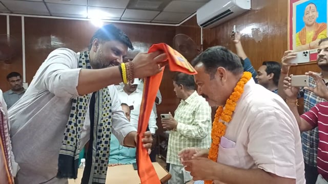 उत्कृष्ट कार्य करने वाले लोगों को भाजपा ने किया सम्मानित