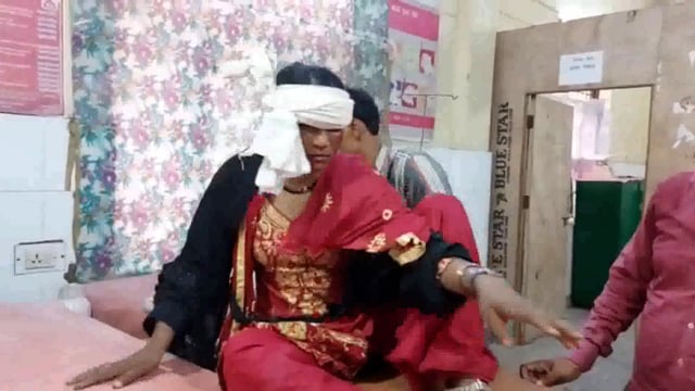 shravasti:मोटरसाइकिल पर पीछे बैठी महिला का पहिया में फंसा अचानक दुपट्टा गिरकर हुई गंभीर रूप से घायल