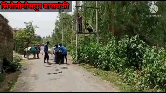 हजरत पुर गांव में भीषण गर्मी के चलते गांव का फूंका ट्रांसफार्मर ग्रामीण गर्मी से परेशान 