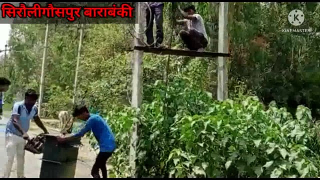 हजरत पुर गांव में भीषण गर्मी के चलते गांव का फूंका ट्रांसफार्मर ग्रामीण गर्मी से परेशान 