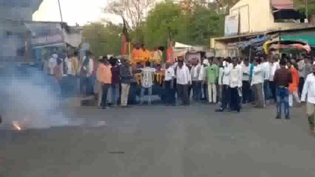 अमरावतीत डॉ.अनिल बोंडे यांचं जंगी स्वागत.मुख्यमंत्र्यांवर कोटी रुपये कमिशन घेण्याचा केला आरोप
