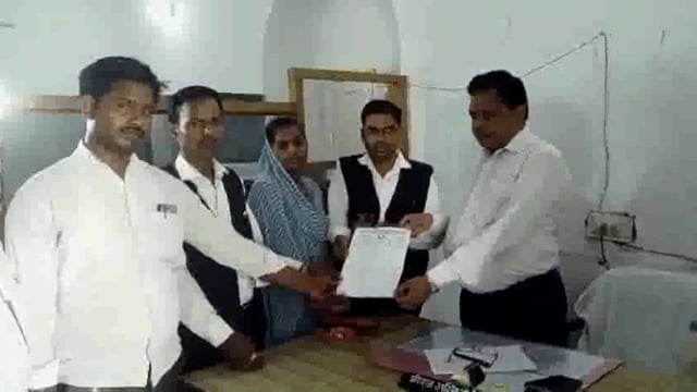 मिश्रिख तहसील में वरिष्ठ प्रशासनिक अधिकारी को भाकियू ने सौंपा ज्ञापन, पंचायत सचिव पर गबन का आरोप