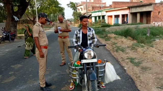 मिश्रौलिया थाना क्षेत्र में नियमों का उल्लंघन करने वाले 7 वाहनों से वसूला गया 8000 का समन शुल्क